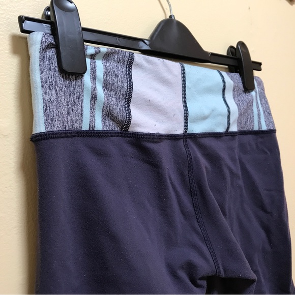 Women's Lululemon reversible cropped leggings (8) - Picture 4 of 8